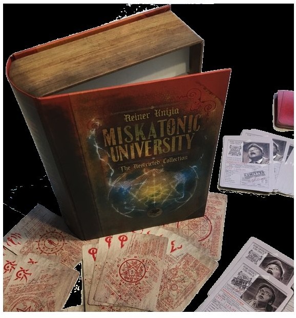 Universidad Miskatonic: La Colección Restringida